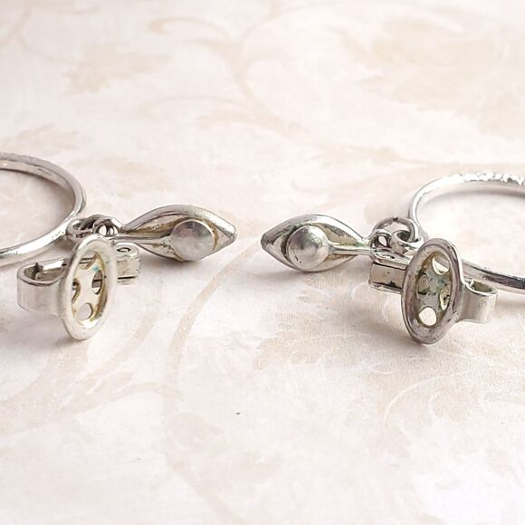 VTG Crown Trifari Silvertone Hoop Earrings Clip on 1” Diam Floral Wreath Signed - Picture 7 of 9